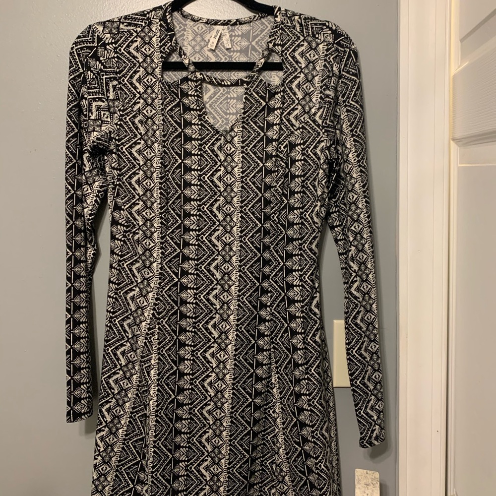 long sleeved patterned dress!